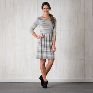 Toad & Co Imogene Dress Size Medium Grey Stripe 3/4 Sleeve Pockets, Sustainable